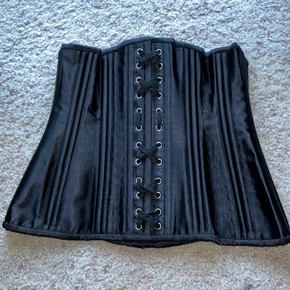 Camellias Corset - Picture 1 of 9